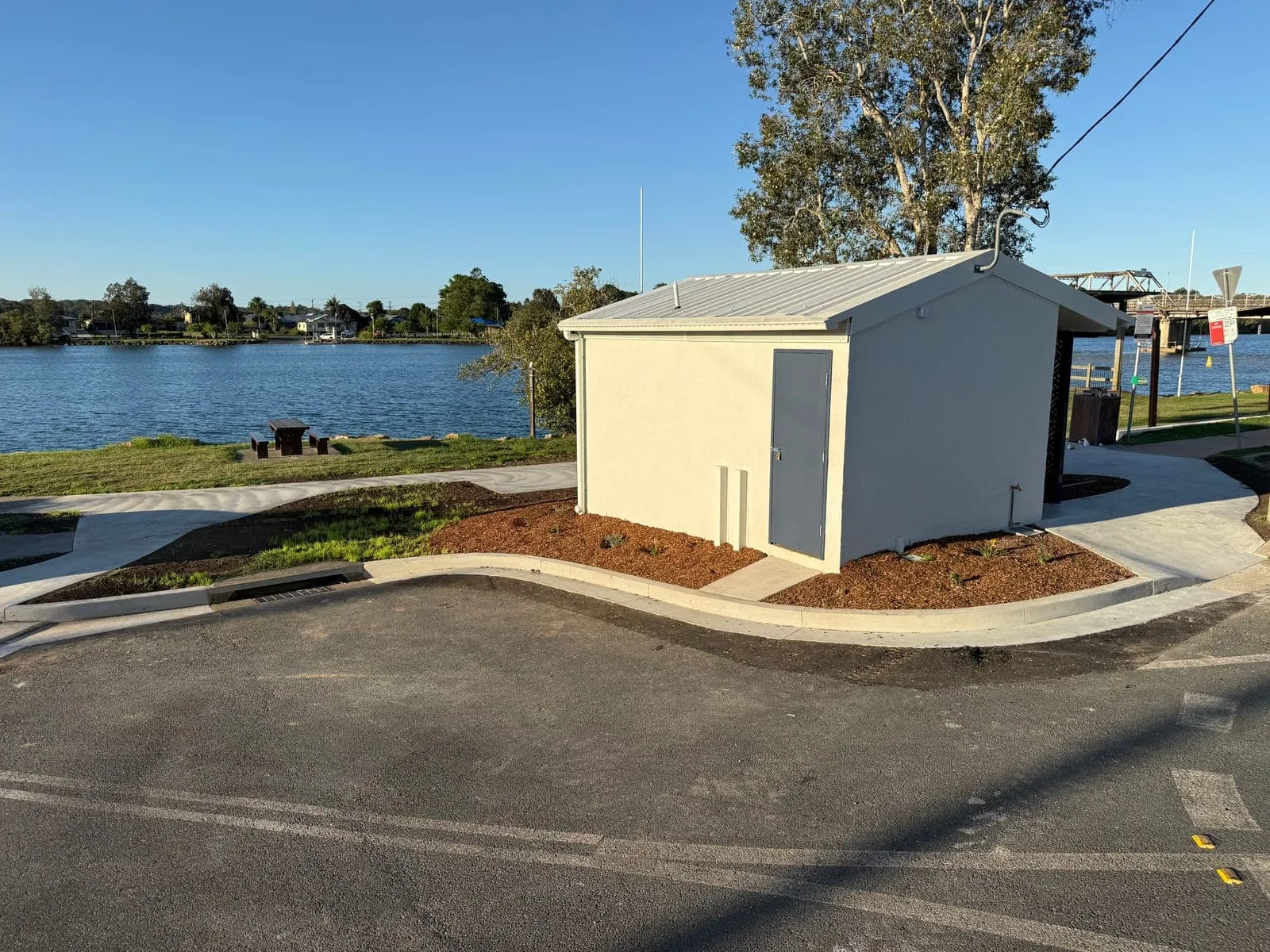 Completed River Street amenities block beside the Nambucca River, seen from the car park